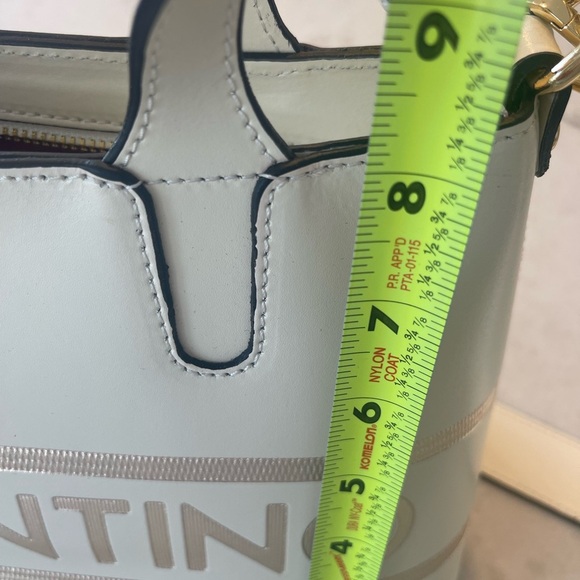 VALENTINO CREAM HANDBAG! Tassel!! Handles or crossbody strap! New - Picture 10 of 10